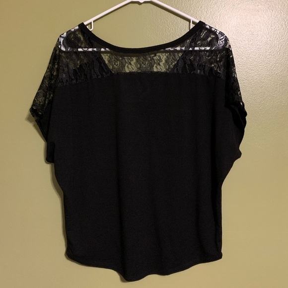 Black flowy lace Vneck - Picture 4 of 5
